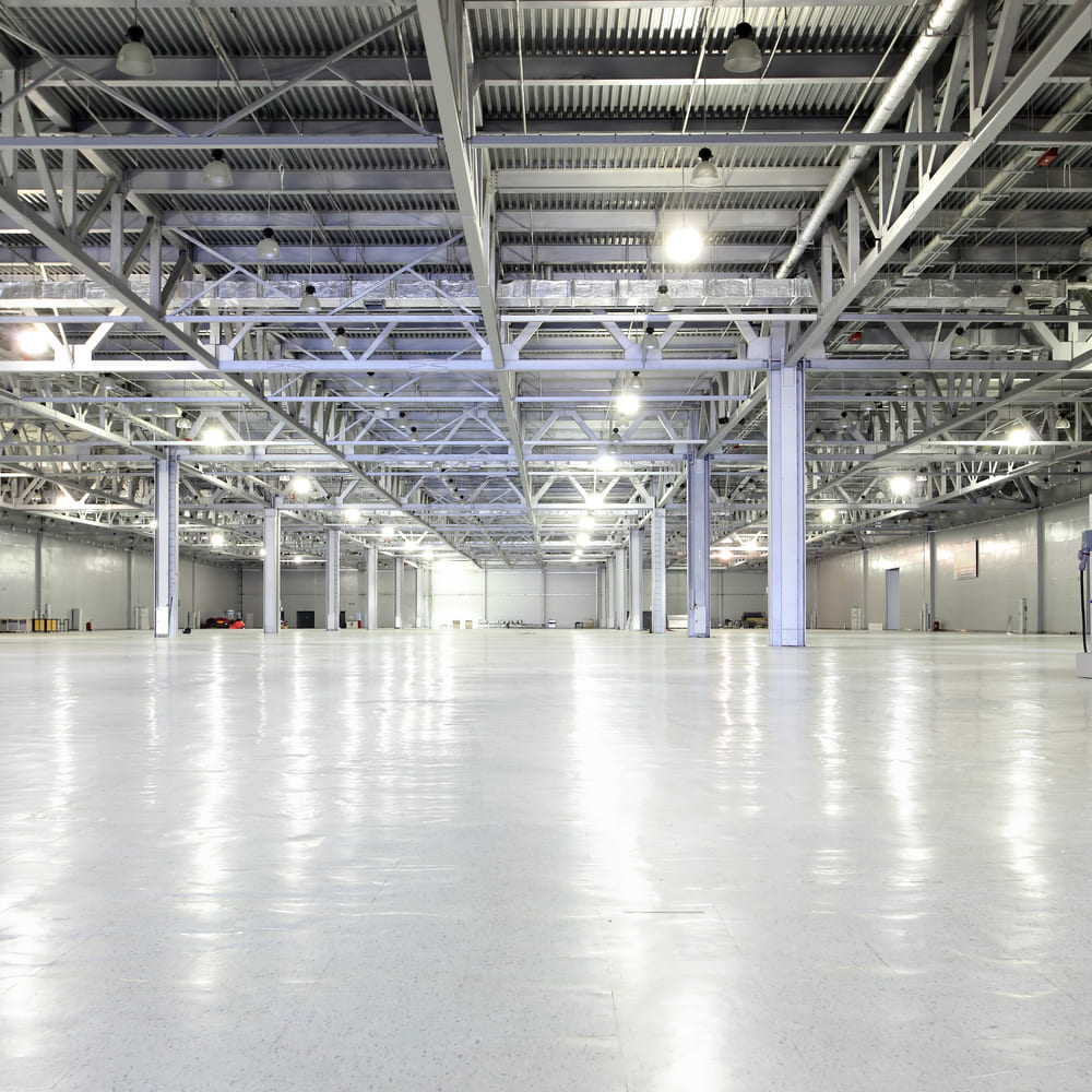interior-huge-empty-storehouse